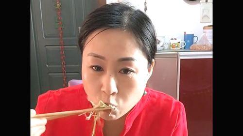 娱乐吃瓜酱东北朋友,东北朋友带你领略娱乐吃瓜酱的独特魅力  第1张